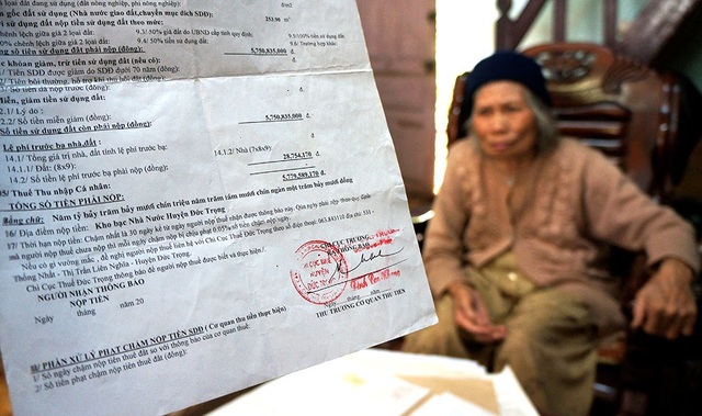 Vụ áp thuế oan 5,7 tỷ: Quan "hành" dân chỉ bị kỷ luật khiển trách, cảnh cáo! - 3
Vụ áp thuế 5,7 tỷ đồng cho 253m2 đất huyện gây chấn động dư luận.
