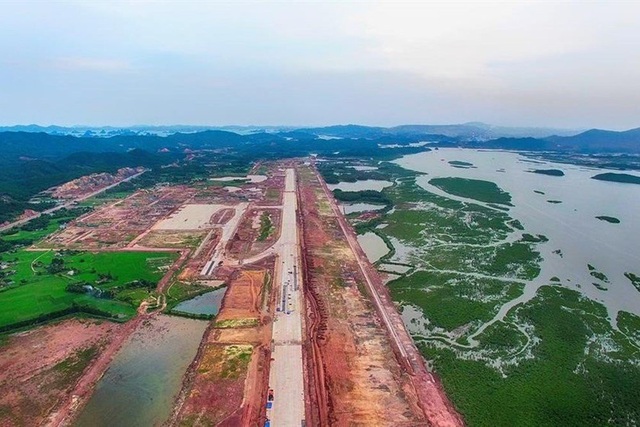 Quảng Ninh, Khánh Hòa, Kiên Giang: Cần 1,5 triệu tỷ đồng, xin nhiều ưu đãi làm đặc khu - 2
Sân bay Vân Đồn, Quảng Ninh do tư nhân đầu tư đang được gấp rút xây dựng. Ảnh:T.N.D
