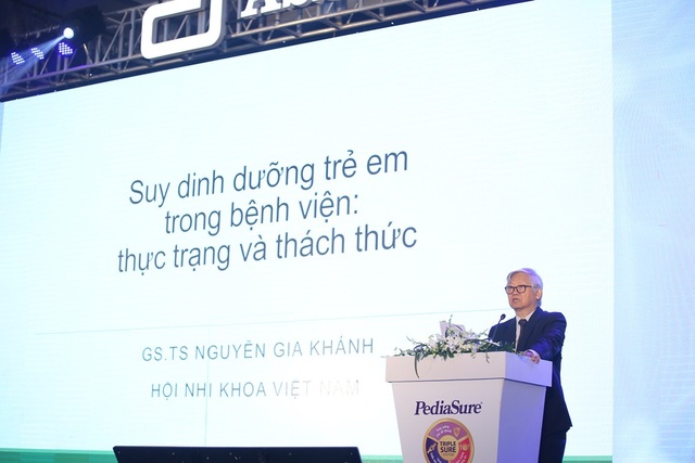 Những lợi ích của bổ sung dinh dưỡng bằng đường uống đối với trẻ - 2
GS.TS Nguyễn Gia Khánh, Chủ tịch Hội Nhi khoa Việt Nam phát biểu tại hội thảo