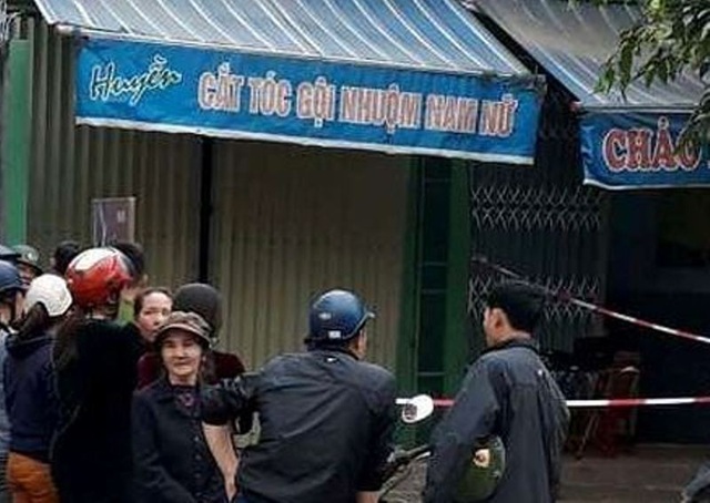 Đôi vợ chồng tử vong trong tiệm cắt tóc - 1 Hiện trường nơi phát hiện vụ việc