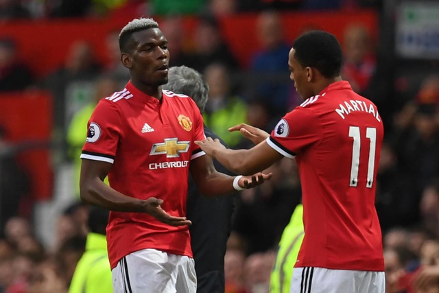 Nhìn lại thất bại cay đắng của MU trước West Brom - 12
Chưa đầy 15 phút của hiệp hai, Mourinho đã tung ra hai sự điều chỉnh. Ông rút cả Herrera và Pogba (trái) ra sân