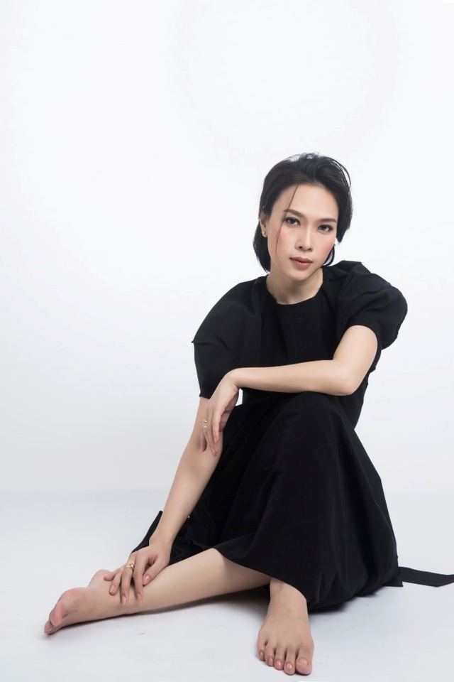 Mỹ Tâm quay trở lại “ghế nóng” sau thời gian miệt mài chạy show - 3 Ê-kíp chia sẻ, việc mời nữ ca sĩ Mỹ Tâm vào vai trò giám khảo cũng khá “vất vả” bởi nữ ca sĩ vốn nổi tiếng khắt khe khi lựa chọn tham gia vào các gameshow truyền hình.