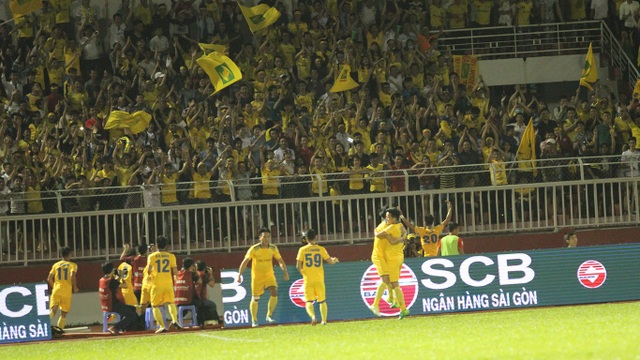 Ấn tượng với lượng khán giả và sự vươn lên của các nhân tố mới tại V-League 2018 - 3 ... sân Thống Nhất (ảnh: Trọng Vũ)