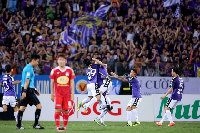 Ấn tượng với lượng khán giả và sự vươn lên của các nhân tố mới tại V-League 2018 - 2 Lượng khán giả tăng ở các sân vốn trước đây vắng người xem như sân Hàng Đẫy (ảnh: Gia Hưng)