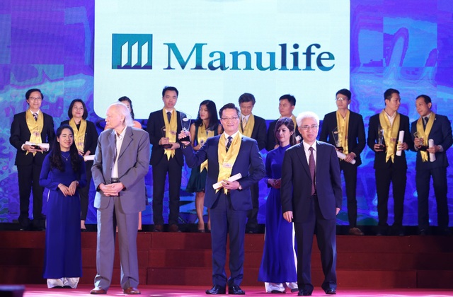 Manulife Việt Nam được vinh danh “Dịch vụ bảo hiểm nhân thọ tốt nhất” lần thứ 9 - 1 Manulife Việt Nam được vinh danh “Dịch Vụ Bảo Hiểm Nhân Thọ Tốt Nhất” lần thứ 9 tại Chương trình Liên hoan các Doanh nghiệp Rồng Vàng; Thương hiệu Mạnh Việt Nam 2017 – 2018