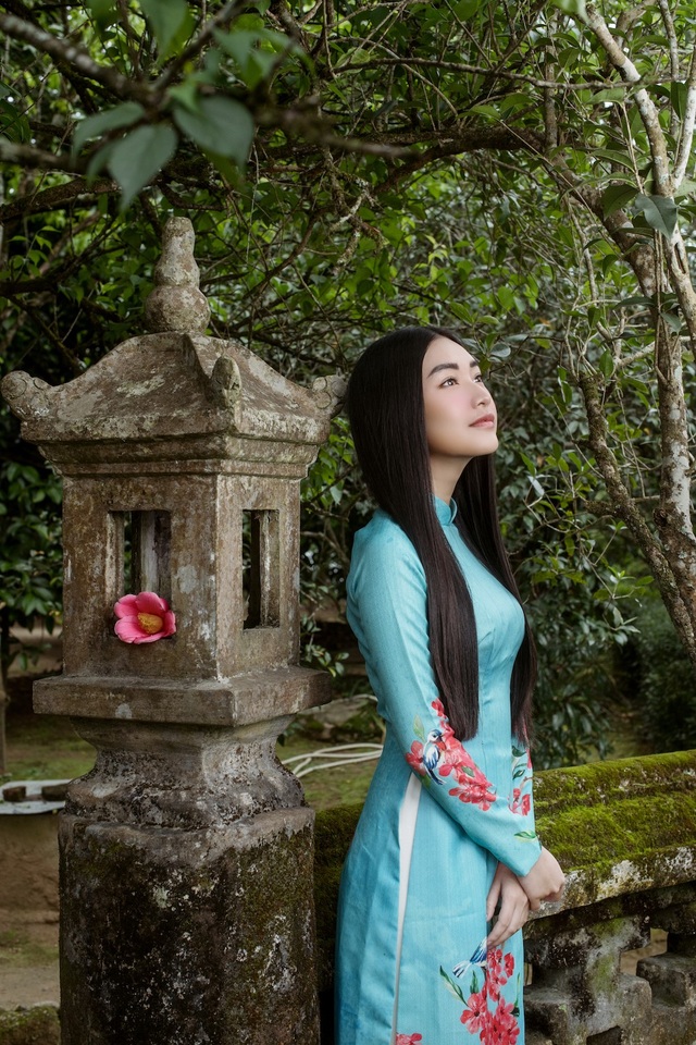 Ngẩn ngơ ngắm vẻ đẹp đẹp gây thương nhớ của nàng thơ xứ Huế - 3 Ở Ngọc Trân toát lên vẻ đẹp dịu dàng, thuần khiết.