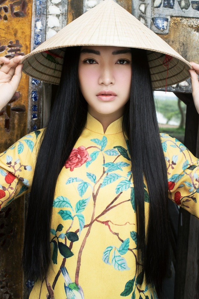 Ngẩn ngơ ngắm vẻ đẹp đẹp gây thương nhớ của nàng thơ xứ Huế - 6 Bộ ảnh mới được Ngọc Trân thực hiện để chào mừng lễ hội quốc gia Festival Huế 2018.