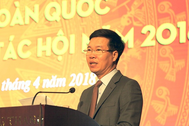 “Tỷ lệ sáng đăng, trưa gặp, chiều gỡ bài đã giảm 80%” - 1
Ông Võ Văn Thưởng - Ủy viên Bộ Chính trị, Bí thư Trung ương Đảng, Trưởng ban Tuyên giáo Trung ương phát biểu tại Hội nghị toàn quốc triển khai công tác Hội của Hội Nhà báo Việt Nam năm 2018.