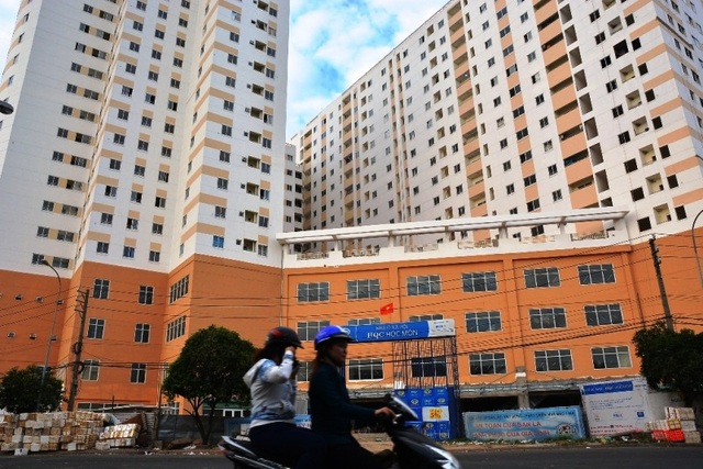 Một căn nhà "cõng" hàng chục loại thuế, phí - 2 Nếu sắc thuế nhà ở mới được ra đời thì những người lao động nghèo mua được nhà sẽ phải đóng thêm một khoản tiền.
