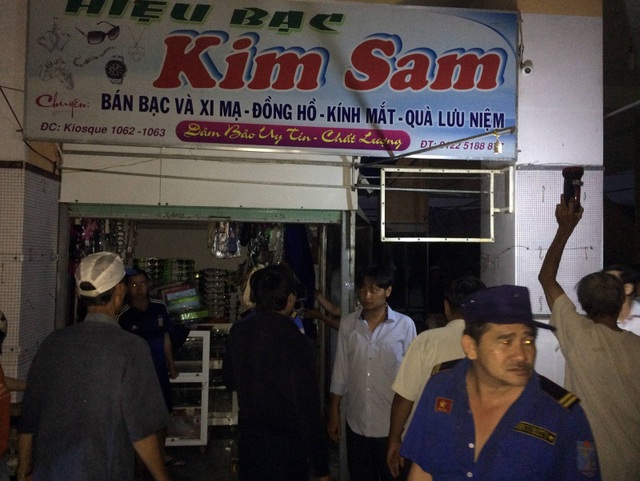 Tiểu thương “hỗn loạn” vì ki-ốt bốc cháy dữ dội ở chợ lớn nhất tỉnh - 2 Ki-ốt xảy ra cháy