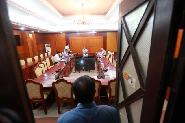 Chủ tịch VFF Lê Hùng Dũng mong mỏi bầu Đức đừng bỏ bóng đá - 2
Cuộc họp giữa Bộ VH,TT&DL với VFF được tổ chức kín, giới truyền thông không được tham dự - Ảnh: Gia Hưng