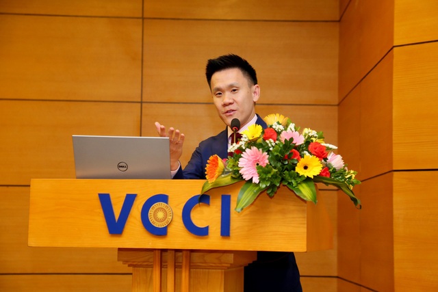 Thực thi quyền sở hữu trí tuệ sẽ thúc đẩy hoạt động sáng tạo - 5
Ông Gary Gan, Giám đốc Chương trình Tuân thủ Khu vực Châu Á -Thái Bình Dương.