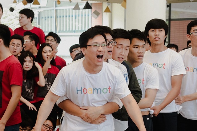 "Cô giáo hoa khôi" trường Ams trẻ trung khi diện đồng phục cùng học trò - 11 Thầy và trò trường Ams đều có sự chuẩn bị rất kỹ lưỡng cho thử thách của “Ngày hội thầy trò”