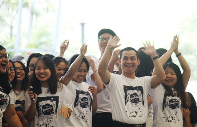 "Cô giáo hoa khôi" trường Ams trẻ trung khi diện đồng phục cùng học trò - 5 "Cô giáo hoa khôi" trường Ams trẻ trung khi diện đồng phục cùng học trò - 5