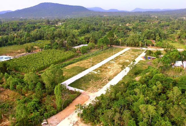 Cận cảnh "đảo ngọc" Phú Quốc bị cày xới, "băm nát" nhìn từ trên cao! - 7 Những dự án phân lô trên đất nông nghiệp đang được rao bán rầm rộ.