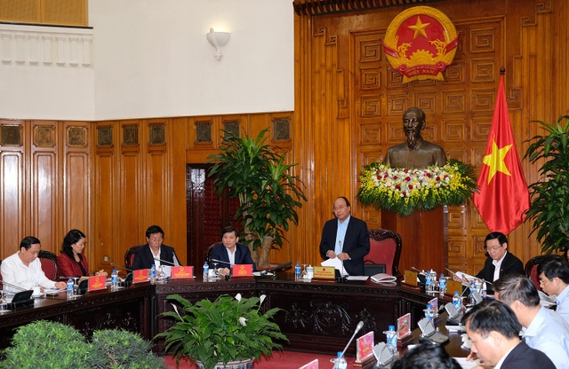 Thủ tướng yêu cầu khởi tố theo pháp luật hành vi đánh bác sĩ - 1 Thủ tướng chủ trì cuộc làm việc với lãnh đạo TAND tối cao chiều 18/4.