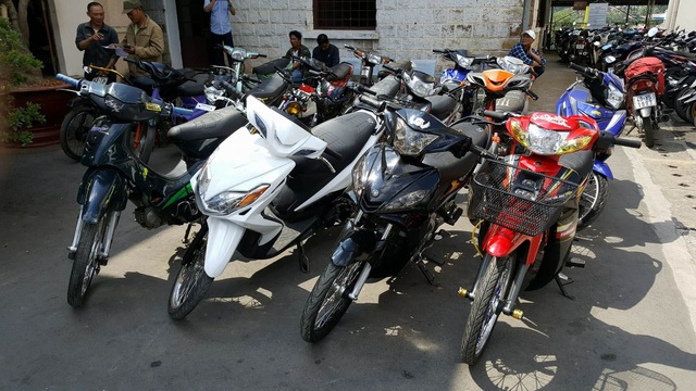 Truy quét nhóm “teen” tụ tập đua xe trái phép làm náo loạn thành phố Đà Lạt - 3 Các phương tiện bị cơ quan công an tạm giữ