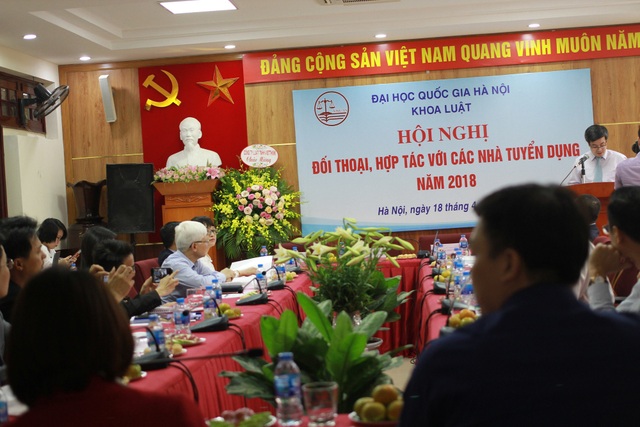 Nhà tuyển dụng ngành Luật than: “Mỏi mắt” không tìm được nhân sự - 2 Hội nghị Đối thoại, hợp tác với nhà tuyển dụng do Khoa Luật – ĐHQG Hà Nội lần đầu tiên tổ chức với sự góp mặt của đông đảo chuyên gia, nhà tuyển dụng đầu ngành.