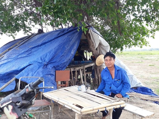 Người đàn ông "sống khỏe" nhờ nghề... chăn trâu giữa trung tâm Sài Gòn - 4 Người đàn ông "sống khỏe" nhờ nghề... chăn trâu giữa trung tâm Sài Gòn - 4