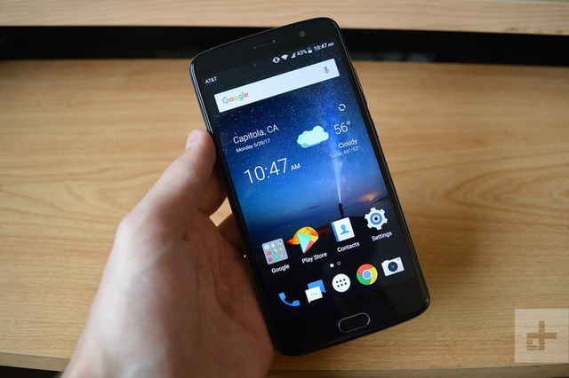 Lệnh cấm đối với ZTE có thể là "án tử" cho hãng smartphone này - 2 ZTE Blade V8 Pro với giao diện hệ điều hành Android.