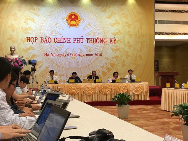 Thứ trưởng Bộ TT-TT nói gì về việc Mobifone "trả lại" AVG? - 2
Thứ trưởng Hoàng Vĩnh Bảo (thứ 2 từ trái sang) đồng chủ trì cuộc họp cùng với Chủ nhiệm Văn phòng Chính phủ Mai Tiến Dũng.