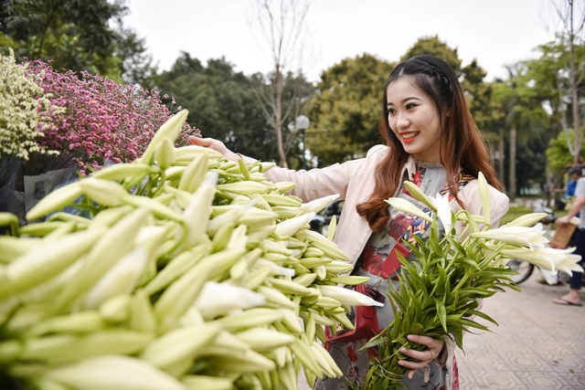 Hoa đầu mùa thường mới chớm nụ, sắc không đẹp nhưng vẫn “hút” người mua