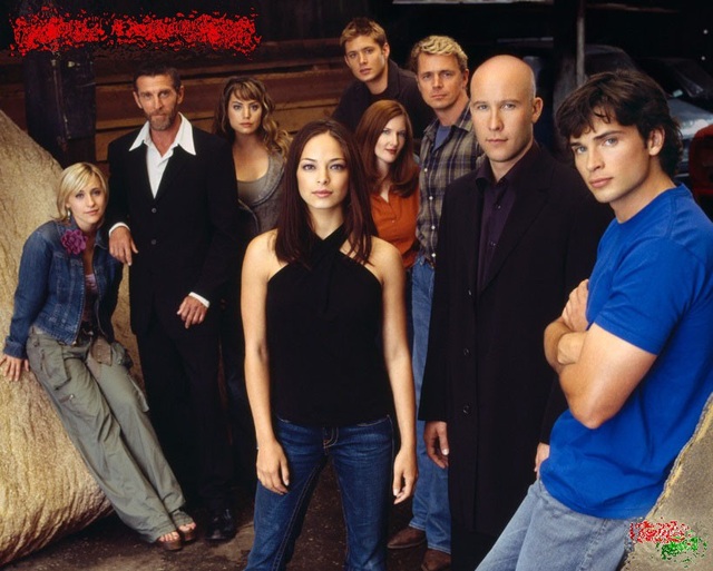 Sự hoang mang của tuổi trẻ đã khiến nữ diễn viên “Smallville” tìm tới “giáo phái tình dục” - 3 Dàn diễn viên phim “Smallville”: Kristin Kreuk (hàng đầu, áo đen); Allison Mack (hàng sau, áo bò)