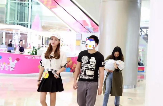 Dịch vụ cho thuê bạn gái ở Trung Quốc - 4 Nhiều chàng trai hào phóng dẫn “bạn gái” đi mua đồ