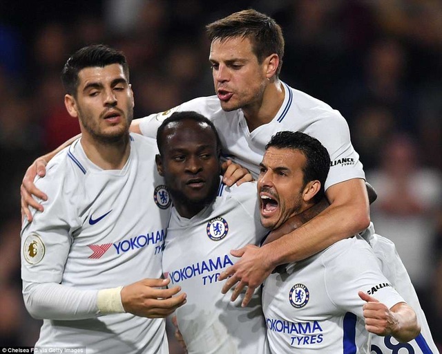 Moses giúp Chelsea nuôi hi vọng chen chân vào tốp 4 - 2
Các cầu thủ Chelsea ăn mừng bàn thắng của Moses