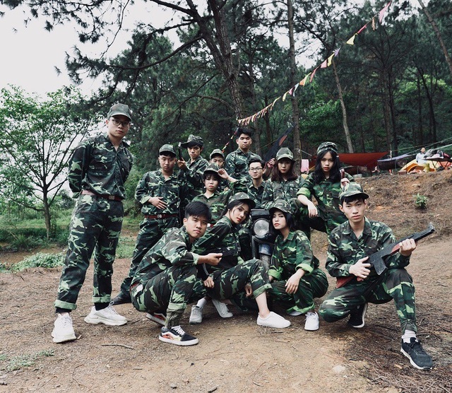 Nữ sinh “thiên thần áo dài” lại gây thương nhớ với trang phục áo lính - 10 Nữ sinh “thiên thần áo dài” lại gây thương nhớ với trang phục áo lính - 10