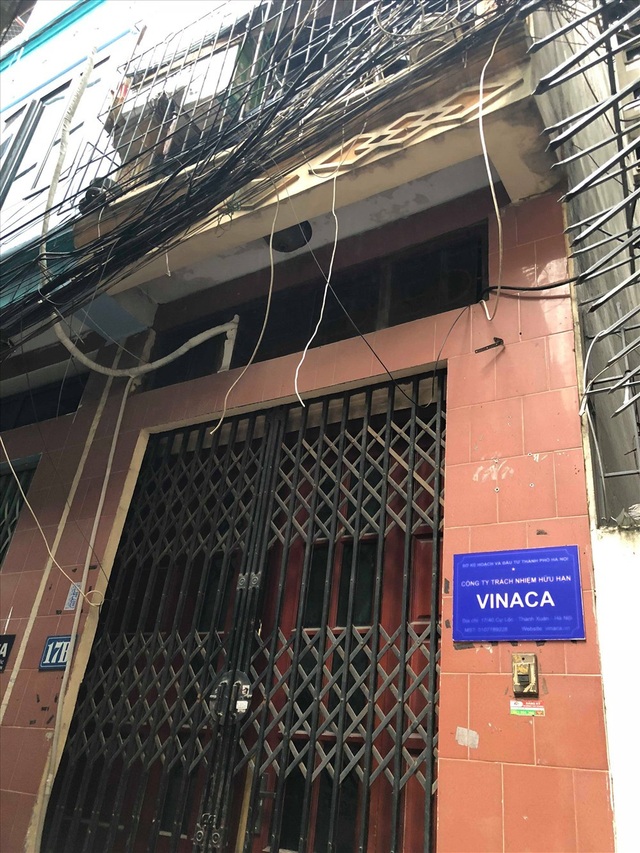 Chân dung giám đốc Cty Vinaca bán hàng rởm - 2
Trên giấy tờ đăng ký kinh doanh, Cty Vinaca có trụ sở tại số 17/40 phố Cự Lộc (phường Thượng Đình, quận Thanh Xuân, Hà Nội). Nhưng người dân tại khu vực này cho biết, ngôi nhà này từ lâu đã đóng cửa, gần như không có hoạt động gì.