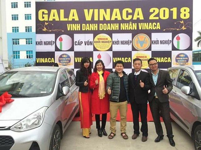 
Để lôi kéo người dân tham gia, Cty Vinaca đưa ra các hình thức thưởng như cấp xe bán tải, tặng xe ôtô cho các đại lý, khởi nghiệp viên có thành tích xuất sắc...
