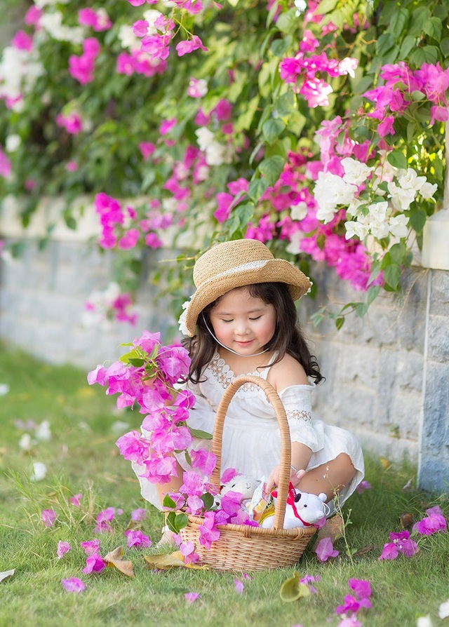 Ngày nắng đẹp bên giàn hoa giấy của "thiên thần nhí" Mimi - 10 Ngày nắng đẹp bên giàn hoa giấy của "thiên thần nhí" Mimi - 10