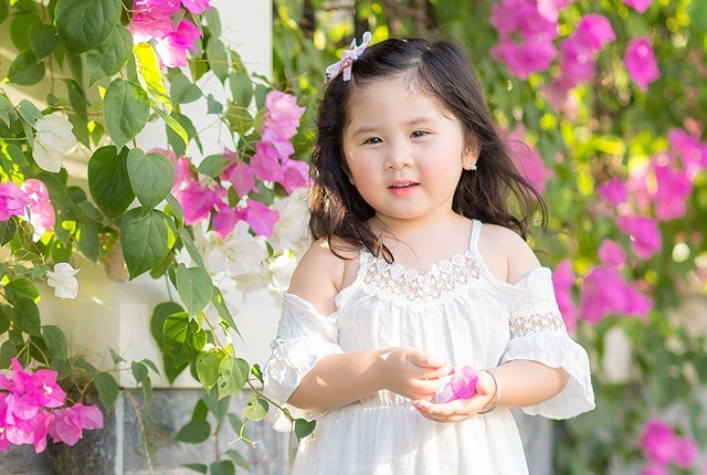 Ngày nắng đẹp bên giàn hoa giấy của "thiên thần nhí" Mimi - 9 Ngày nắng đẹp bên giàn hoa giấy của "thiên thần nhí" Mimi - 9