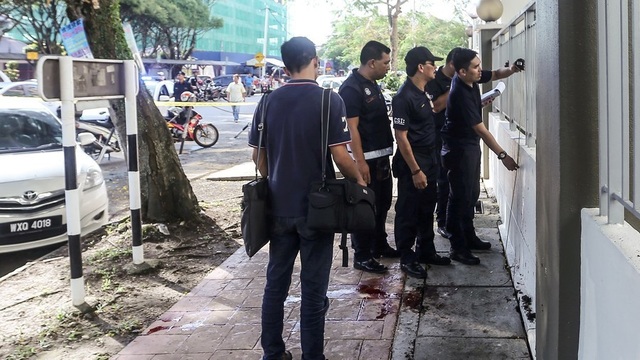 "Nhà khoa học tên lửa" của Palestine bị ám sát tại Malaysia - 2
Các cảnh sát Malaysia tại hiện trường vụ ám sát (Ảnh: AFP)