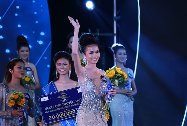 Chiêm ngưỡng nhan sắc tân Hoa hậu biển Việt Nam Toàn cầu 2018 - 2
Câu trả lời có phần lúng túng nhưng vẫn đem về cho Nguyễn Thị Kim Ngọc ngôi vị Hoa hậu Biển Việt Nam Toàn cầu với số tiền thưởng 500 triệu đồng.
