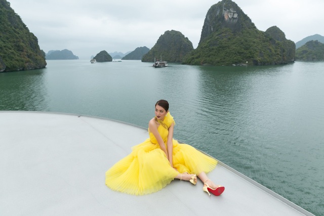 Á hậu Lệ Hằng tình tứ cùng MC Phan Anh giữa Vịnh Hạ Long - 5 Á hậu Lệ Hằng tình tứ cùng MC Phan Anh giữa Vịnh Hạ Long - 5