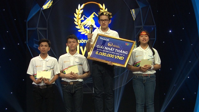 Giành 200 điểm, nữ sinh suýt gây bất ngờ lớn tại thi Tháng "Đường lên đỉnh Olympia" - 3 Hoàng Cường giành vòng nguyệt quế, khán giả tiếc cho Huyền Trang