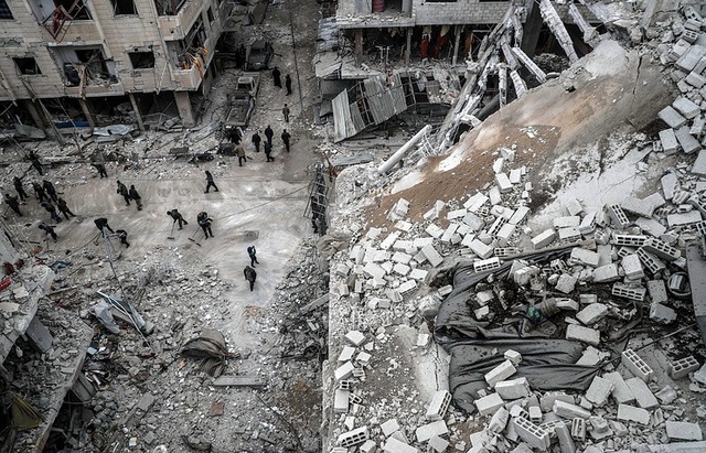 Bị dội "mưa" hỏa lực, phiến quân bỏ vũ khí chạy khỏi thủ đô Syria - 1
Quân đội Syria đã thu giữ số lượng lớn vũ khí của phiến quân bỏ lại ở ngoại ô Damascus. (Ảnh: TASS)