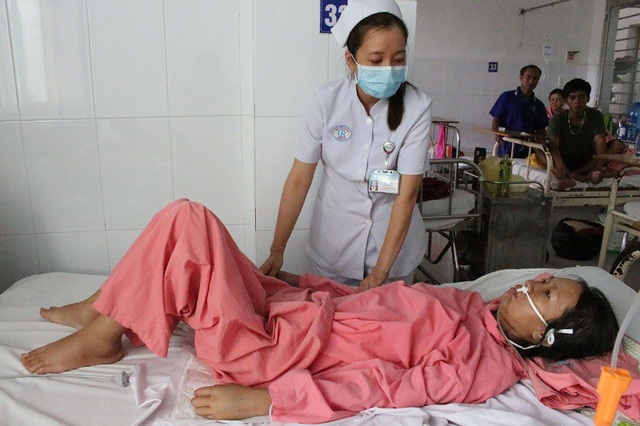 Mẹ thập tử nhất sinh, 2 con thơ khắc khoải chờ mong - 2 Mẹ thập tử nhất sinh, 2 con thơ khắc khoải chờ mong - 2