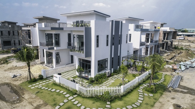 Giới nhà giàu tăng mạnh, biệt thự Bella Villa "cháy hàng" - 3 Giới nhà giàu tăng mạnh, biệt thự Bella Villa "cháy hàng" - 3