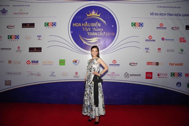 Ca sĩ Đinh Hiền Anh lộng lẫy tại đêm chung kết Hoa hậu Biển Việt Nam Toàn cầu - 3 Ca sĩ Đinh Hiền Anh lộng lẫy tại đêm chung kết Hoa hậu Biển Việt Nam Toàn cầu - 3