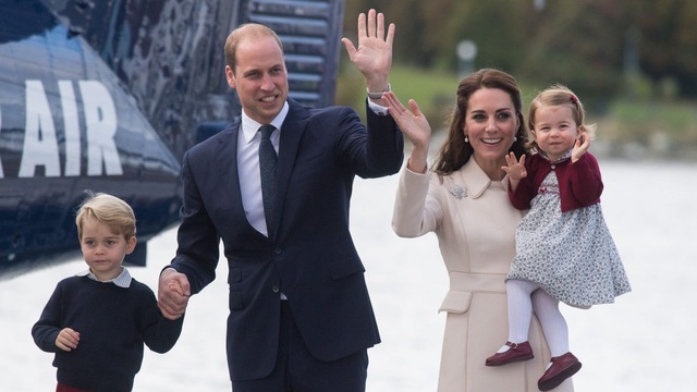 
Hoàng tử Anh William, công nương Kate và 2 con đầu lòng (Ảnh: Marie Claire)

