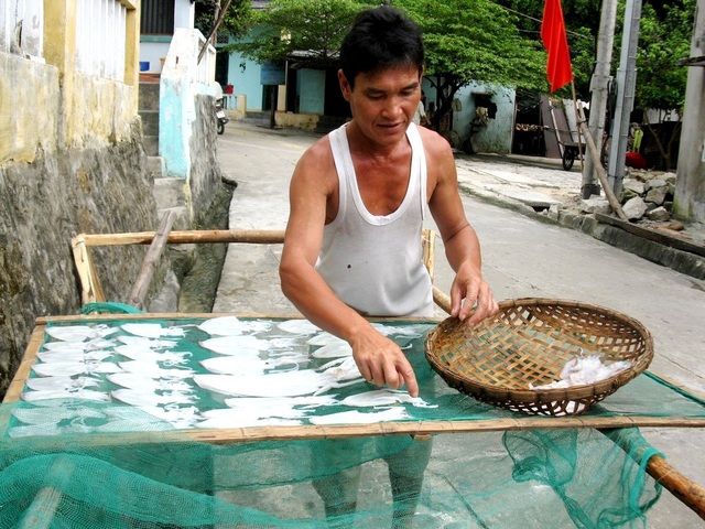 Những điểm đến ở Cù Lao Chàm mà du khách không nên bỏ qua - 13 Ra Cù Lao Chàm, nhất định du khách phải thưởng thức món mực một nắng nướng ăn ngon không thể tả