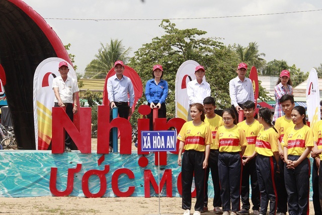 Khởi công xây cầu thép dây văng ở Phương Bình, Phụng Hiệp Hậu Giang - 6 Cầu Dr Thanh – Xẻo Sành được khởi công trước sự chứng kiến và vui mừng của hàng ngàn người dân Phương Bình.