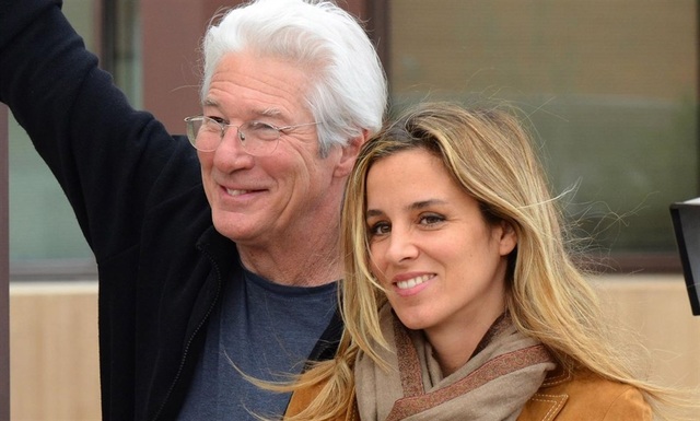 Richard Gere tái hôn ở tuổi 68 - 6
Richard Gere từng trải qua 2 cuộc hôn nhân trong quá khứ
