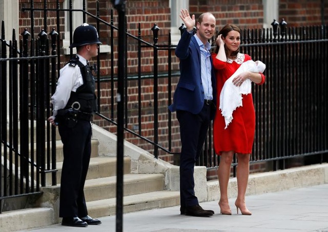 Công nương Kate đã sinh thêm một hoàng tử tại bệnh viện Lindo Wing of St Mary, ở trung tâm thủ đô London, Anh vào lúc 11h01 ngày 23/4 theo giờ địa phương. Đây là con thứ 3 của cặp đôi sau hoàng tử George (5 tuổi) và công chúa Charlotte (3 tuổi).
