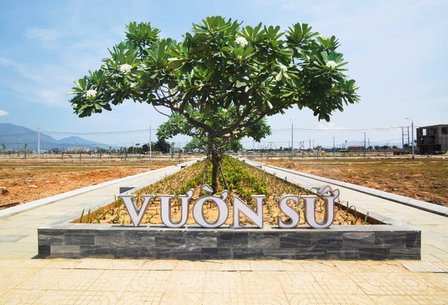 Đất xanh Miền Trung: Xây dựng hệ thống công viên theo tiêu chuẩn quốc tế - 3 Công ty rất chú trọng đến từng chi tiết như các loại đá tự nhiên, dụng cụ thể thao chất lượng, các loại cây xanh cao cấp… để hình thành khu công viên tiện ích đẳng cấp hàng đầu khu vực nhằm kiến tạo không gian sống xanh đem lại cuộc sống chất lượng cho cư dân, tạo giá trị gia tăng đối với bất động sản tại đây.