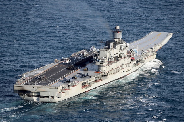 Uy lực tàu sân bay duy nhất của Hải quân Nga - 2 Trên khoang tàu sân bay Đô đốc Kuznetsov (Ảnh: RIA Novosti)