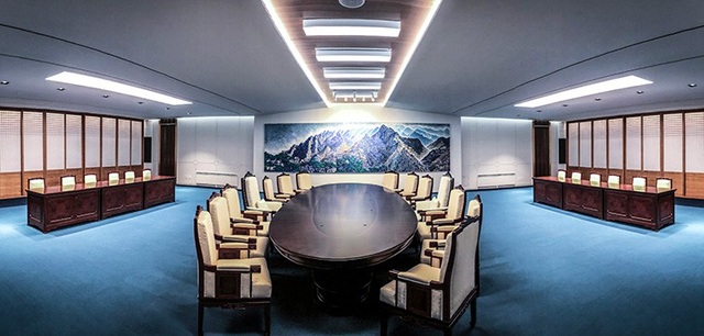 
Hình ảnh đầu tiên bên trong phòng họp thượng đỉnh liên Triều (Ảnh: Korea Times)
